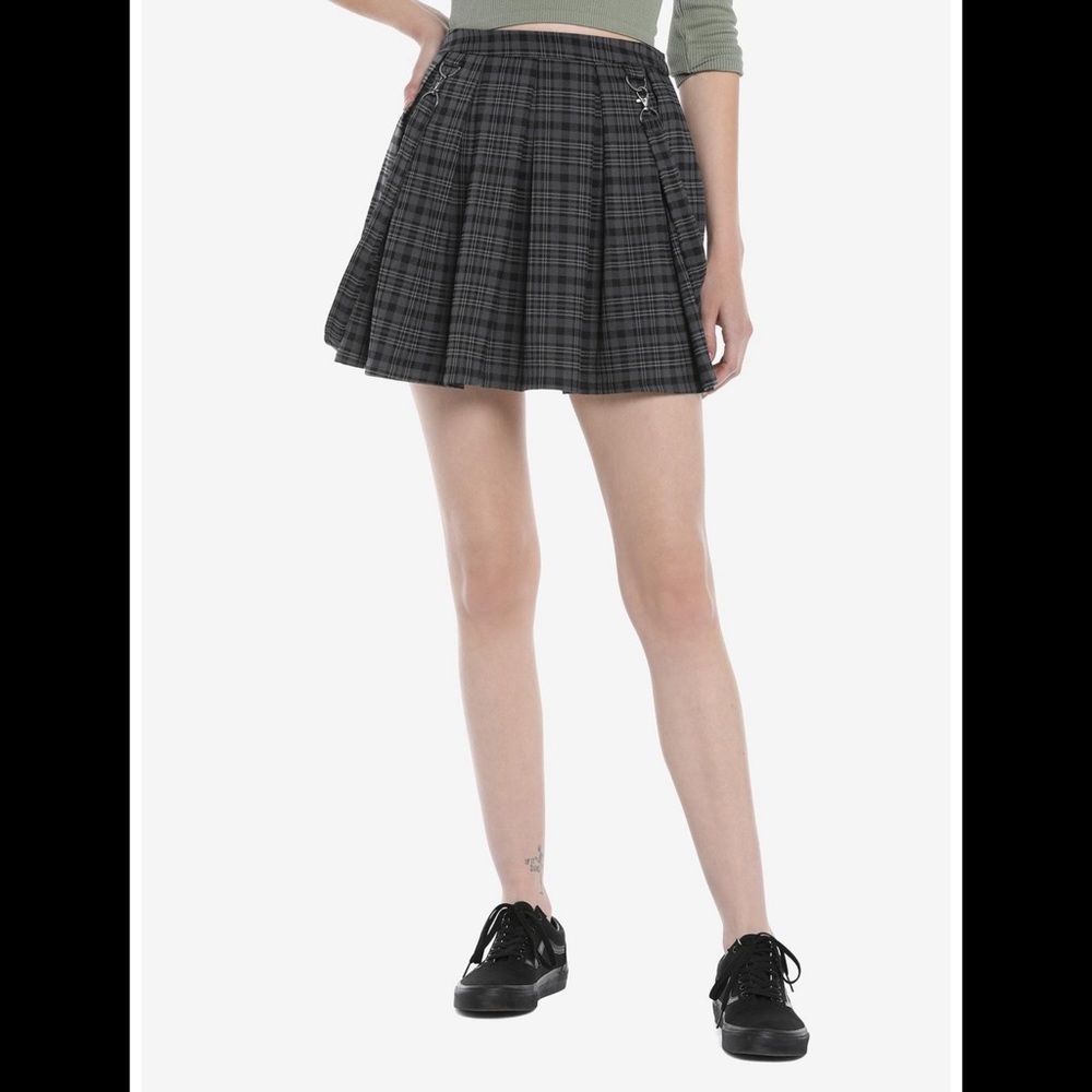 🆕Hot Topic Black &‎ Grey Plaid Suspender Skirt